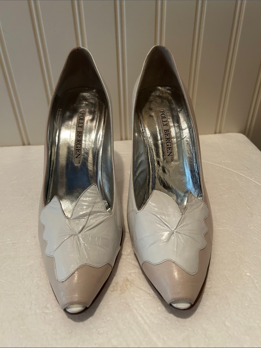 Polly Bergen Leather SlipOn Appliqué Peep-Toe Pumps Heels size 8.5 Made in Italy